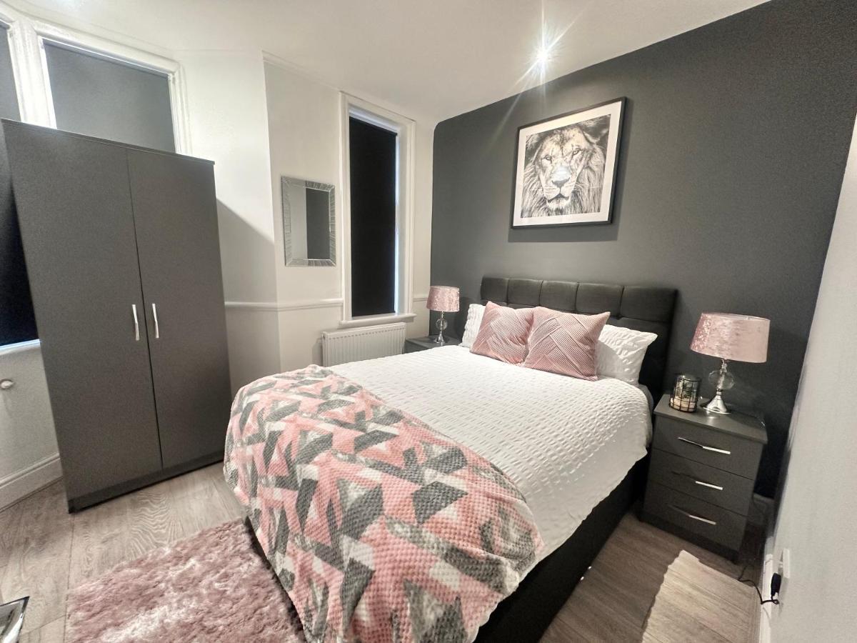 Kensington High Street Condo London Exterior photo